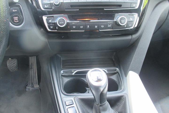 Sort BMW 320d fra 2017