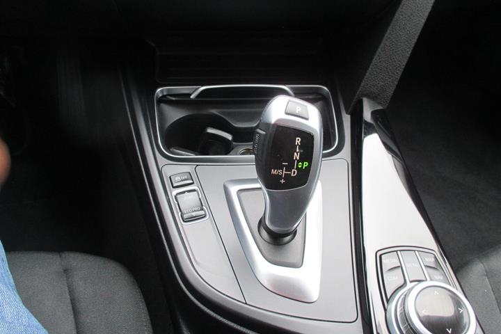 Sort BMW 320d fra 2018
