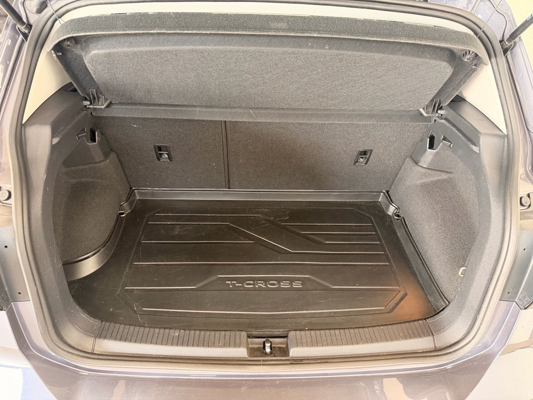 Grå VW T-Cross fra 2021