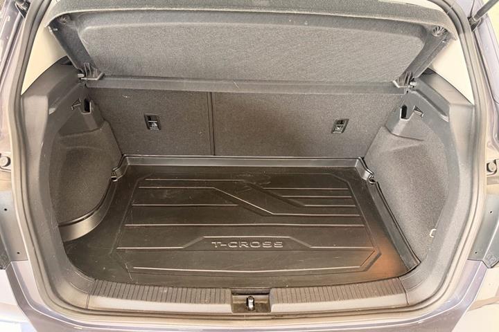 Grå VW T-Cross fra 2021
