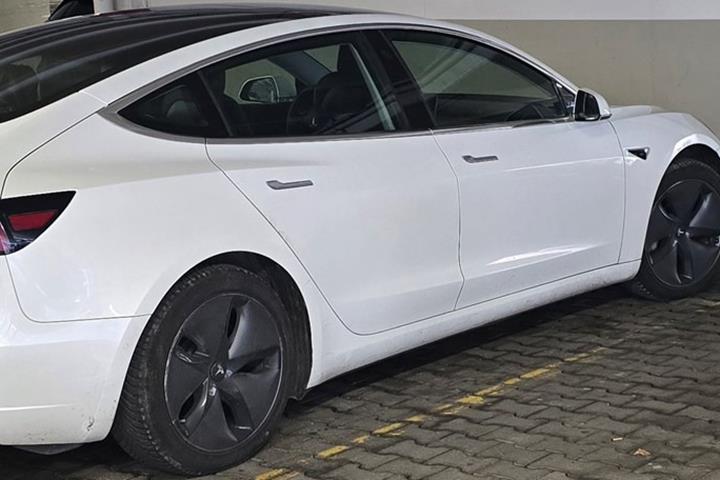 undefined Tesla Model 3 fra 2020