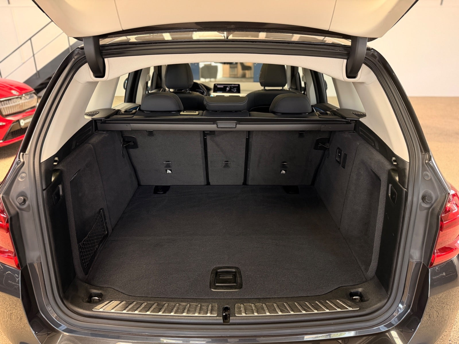 Grå BMW iX3 fra 2021