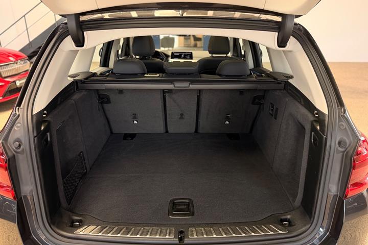 Grå BMW iX3 fra 2021