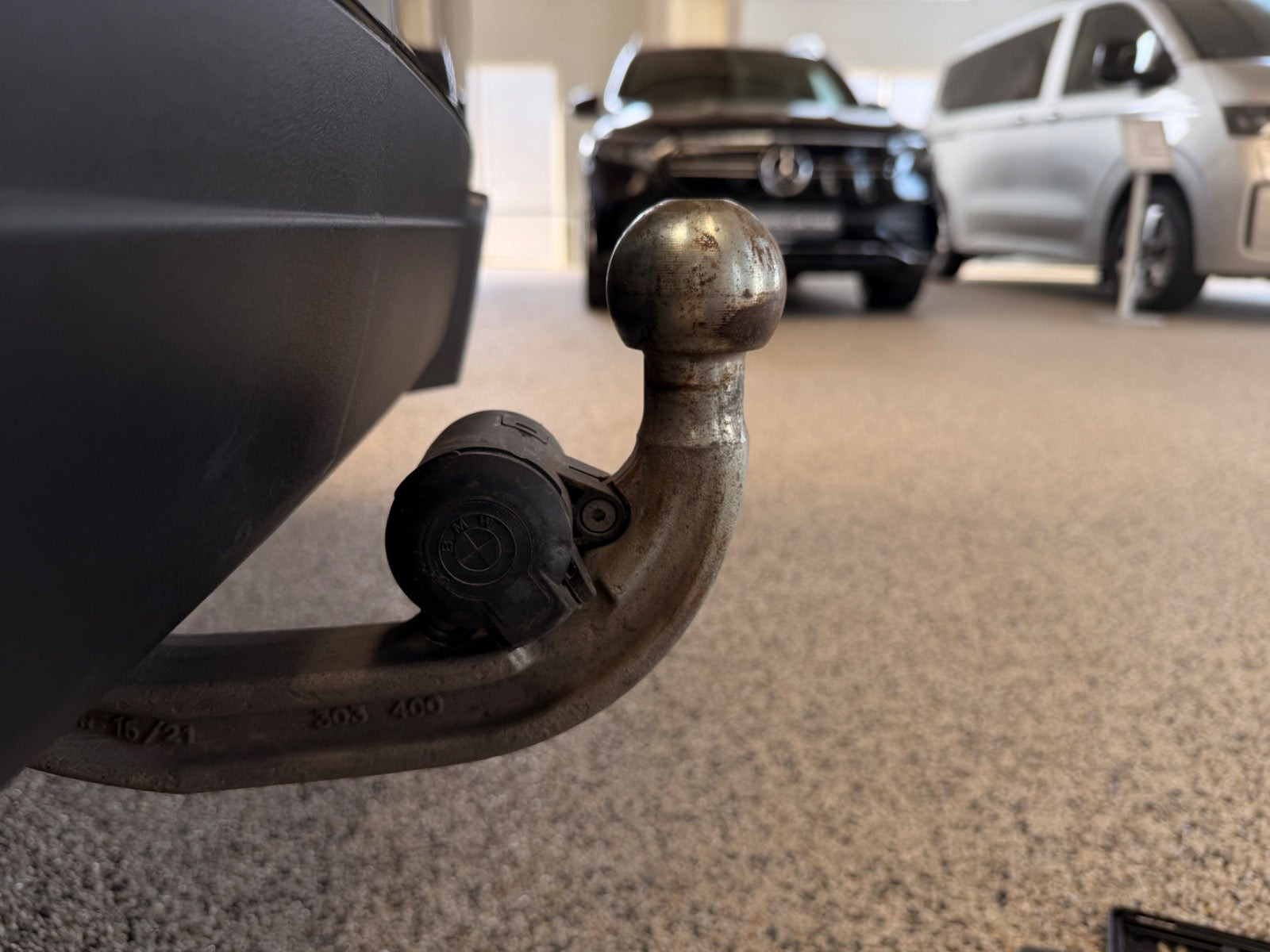 Grå BMW iX3 fra 2021