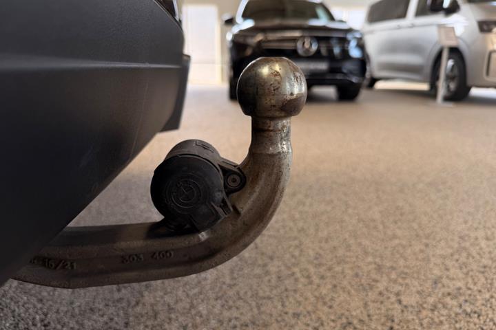 Grå BMW iX3 fra 2021