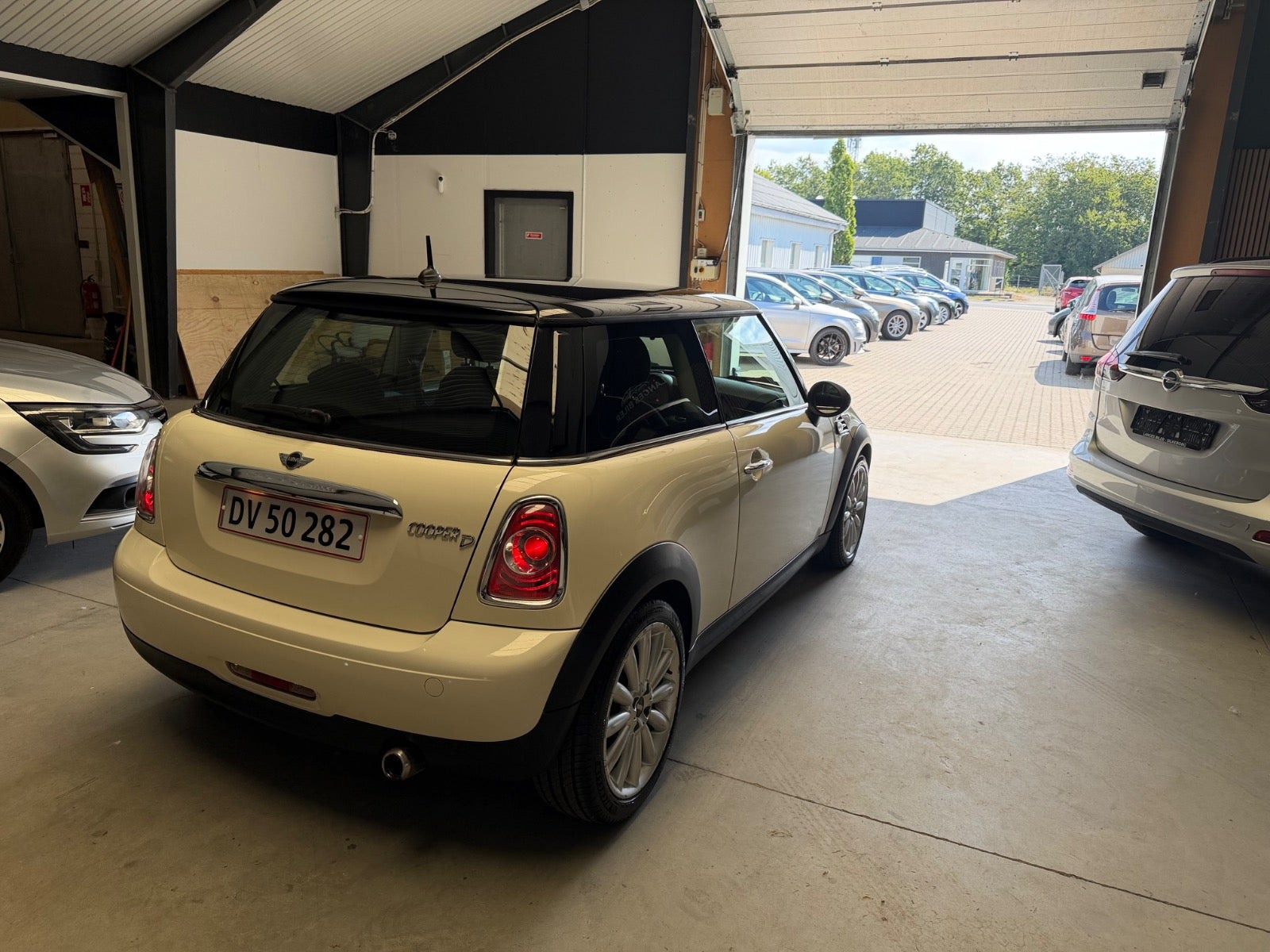 Beige Mini Cooper fra 2012