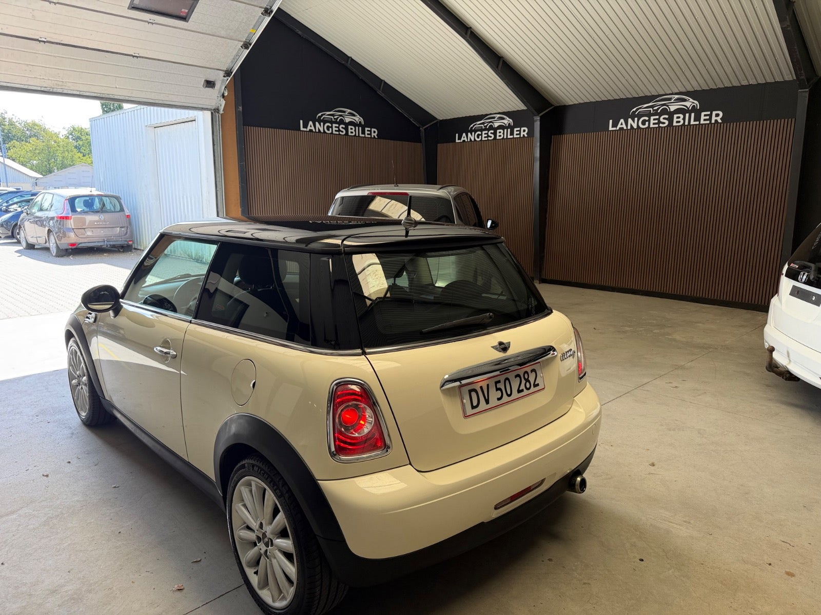Beige Mini Cooper fra 2012