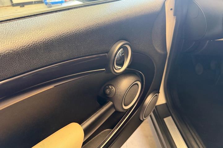 Beige Mini Cooper fra 2012
