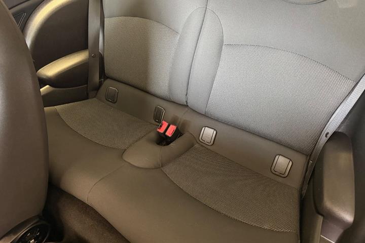Beige Mini Cooper fra 2012