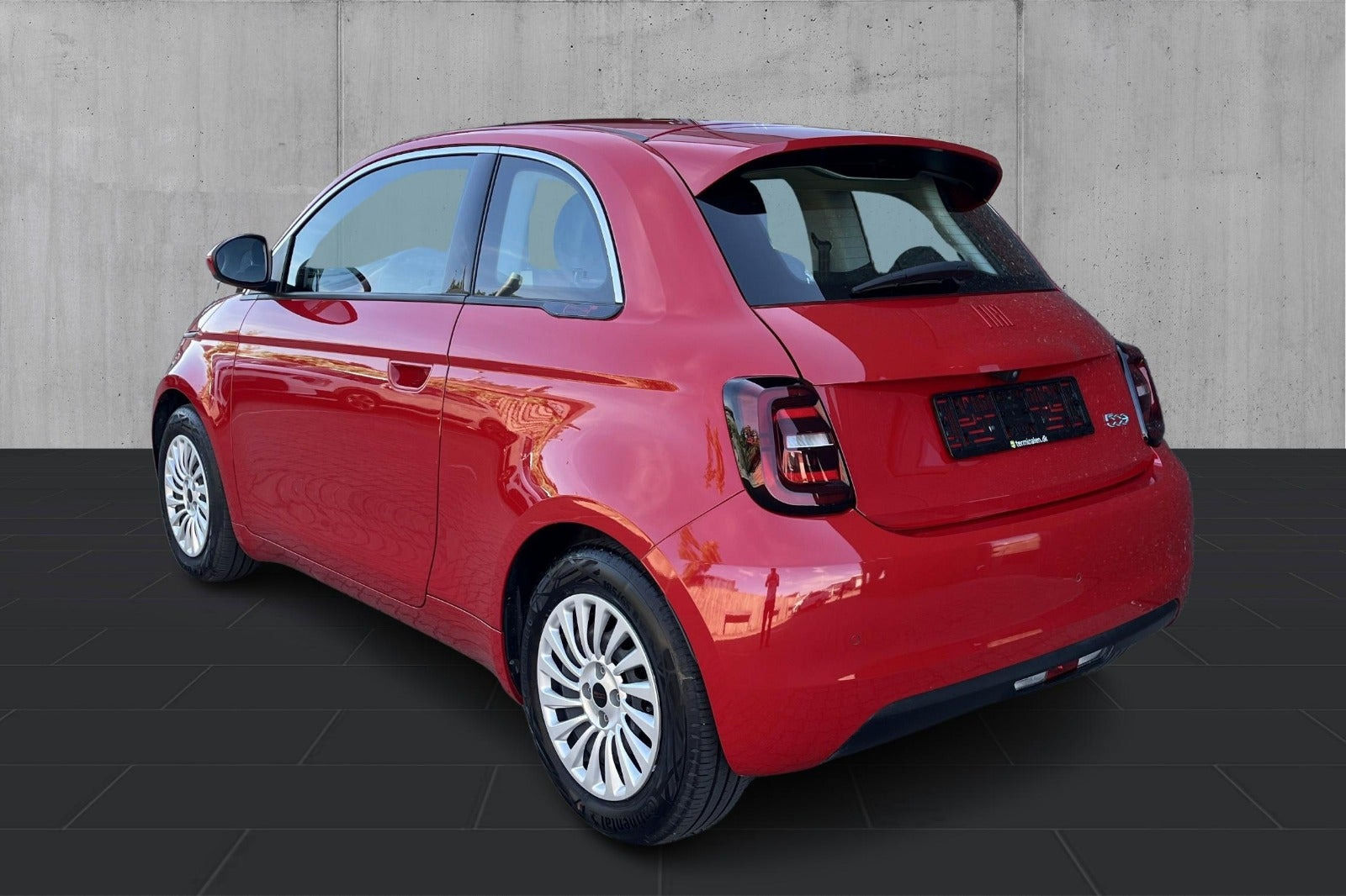 Rød Fiat 500e fra 2023