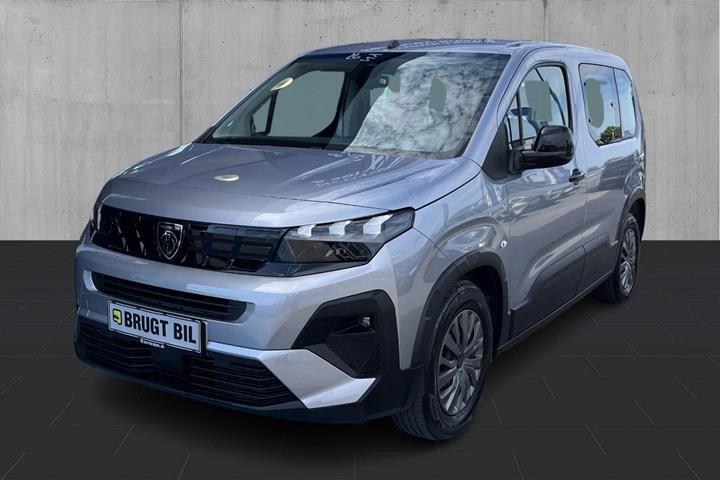 Sølv Peugeot e-Rifter fra 2025 set udefra