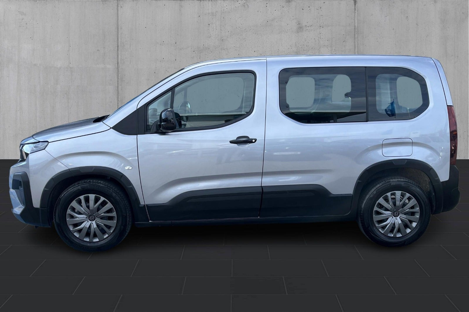 Sølv Peugeot e-Rifter fra 2025