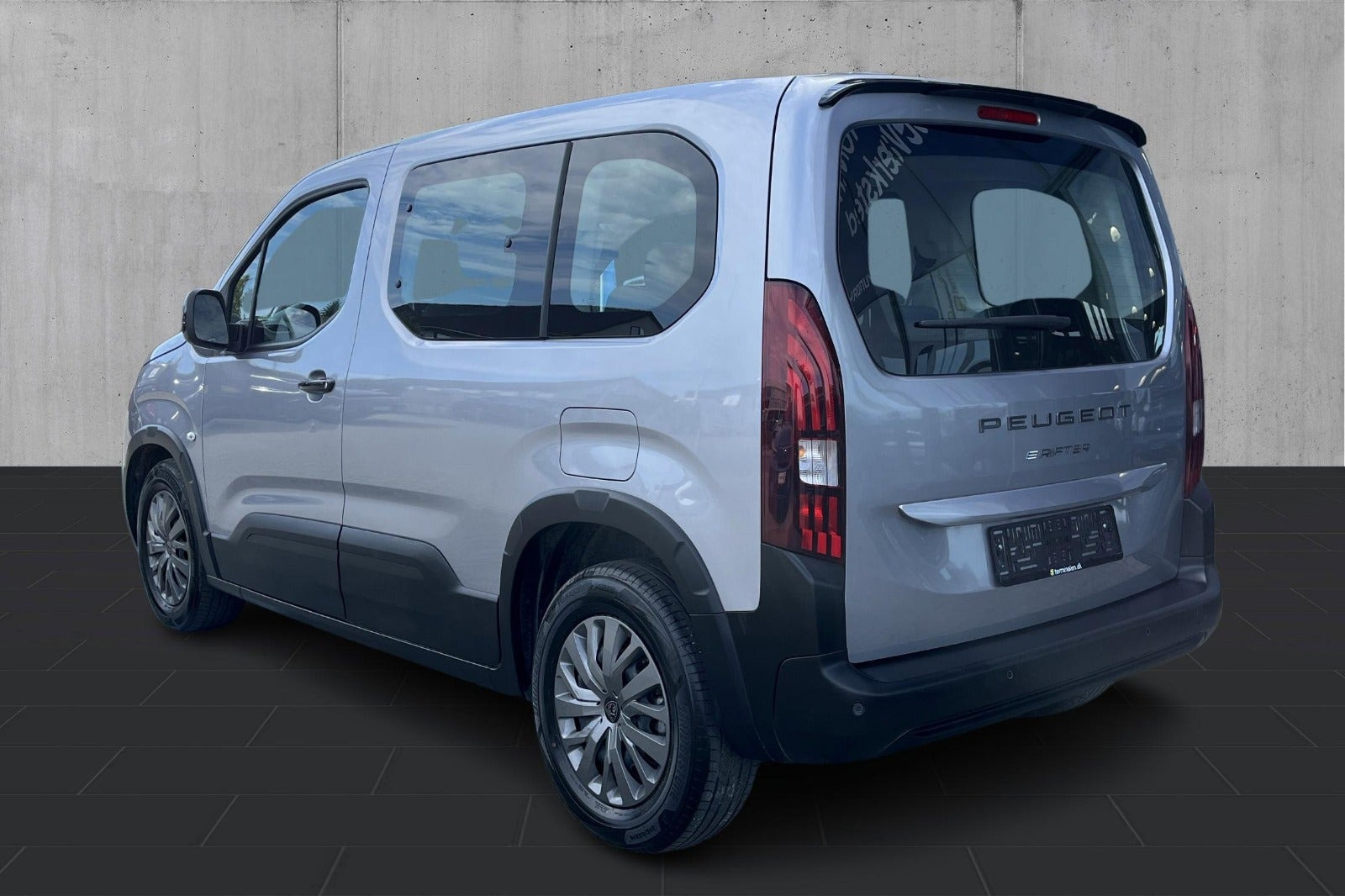 Sølv Peugeot e-Rifter fra 2025