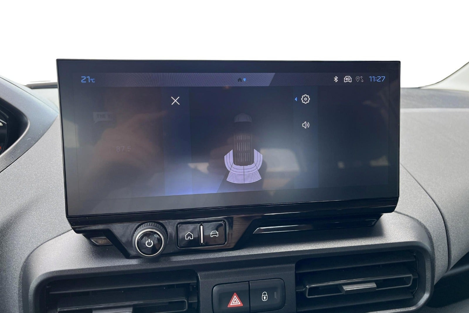 Sølv Peugeot e-Rifter fra 2025