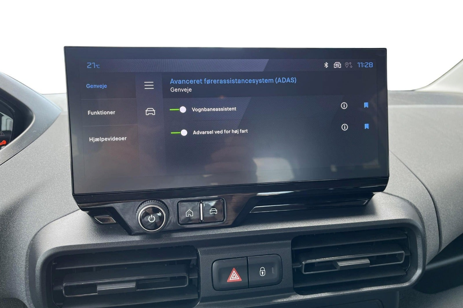 Sølv Peugeot e-Rifter fra 2025