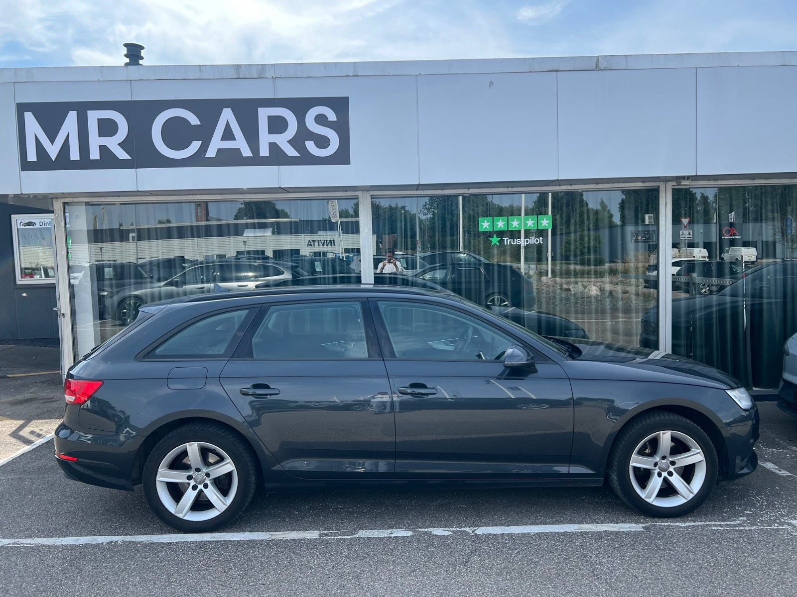 Grøn Audi A4 fra 2017