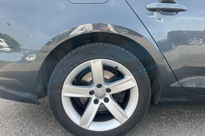 Grøn Audi A4 fra 2017
