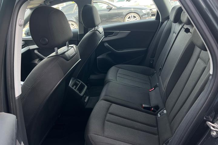 Grøn Audi A4 fra 2017