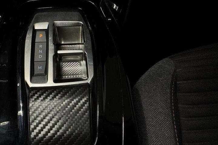 Sort Peugeot 2008 fra 2023