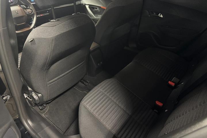 Sort Peugeot 2008 fra 2023