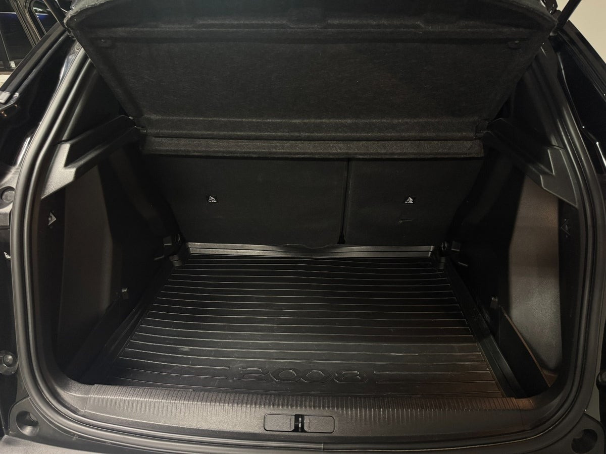 Sort Peugeot 2008 fra 2023