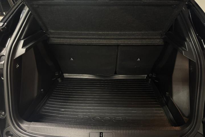 Sort Peugeot 2008 fra 2023