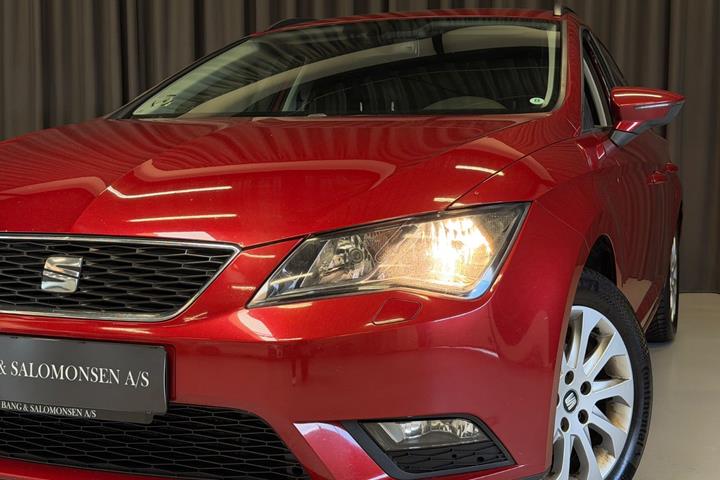 Rød Seat Leon fra 2016