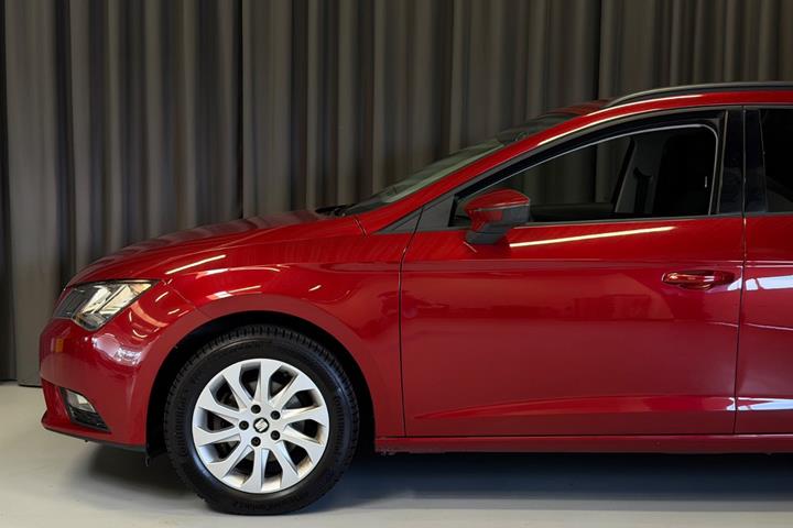 Rød Seat Leon fra 2016