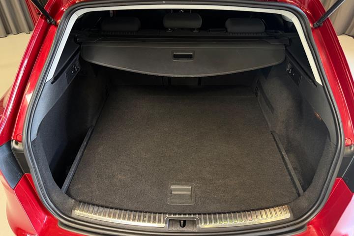 Rød Seat Leon fra 2016
