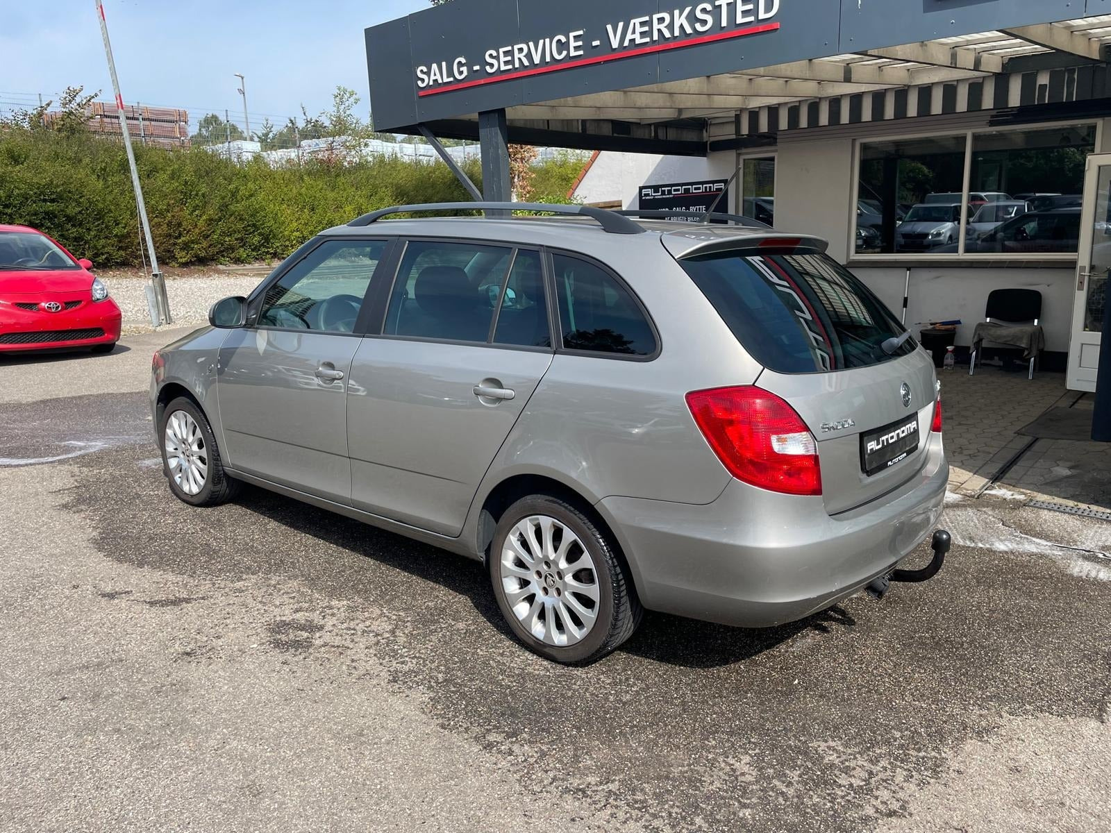 Beige Skoda Fabia fra 2015