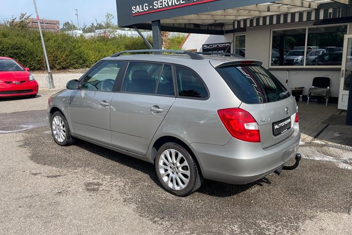 Beige Skoda Fabia fra 2015