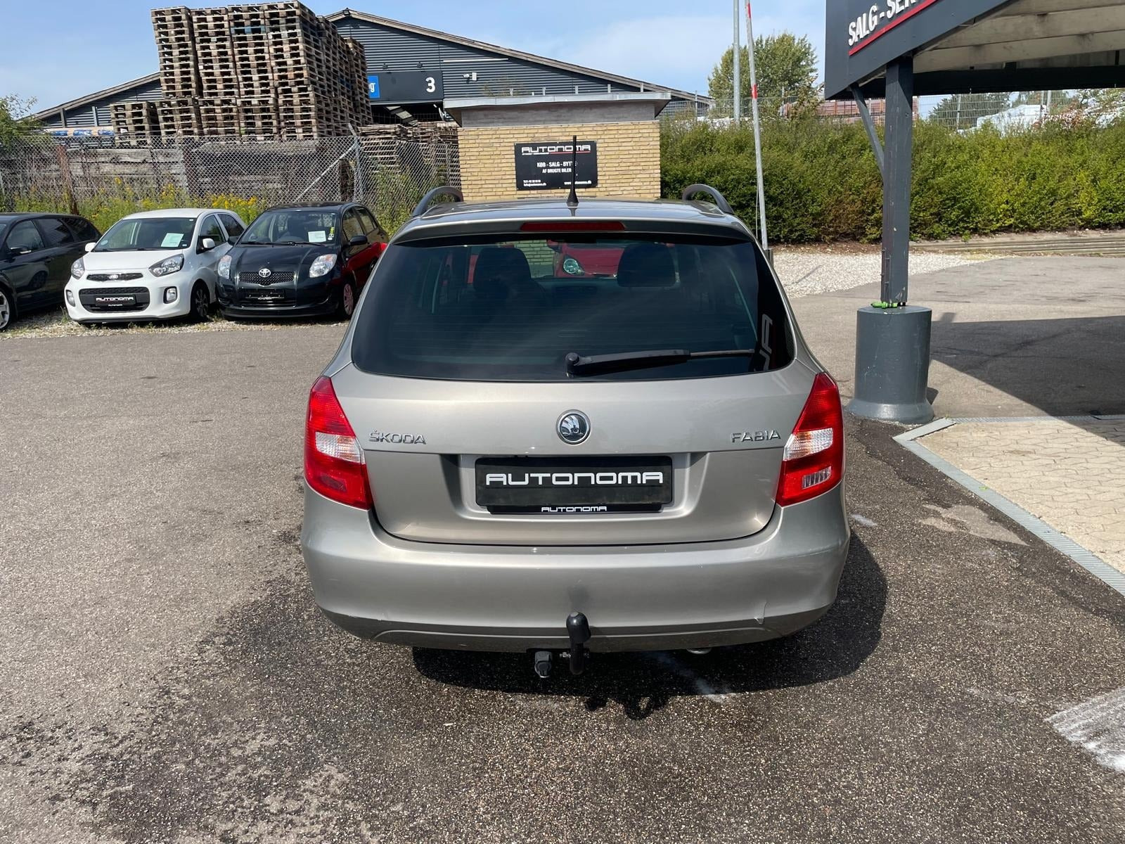 Beige Skoda Fabia fra 2015