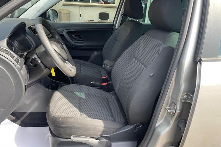 Beige Skoda Fabia fra 2015