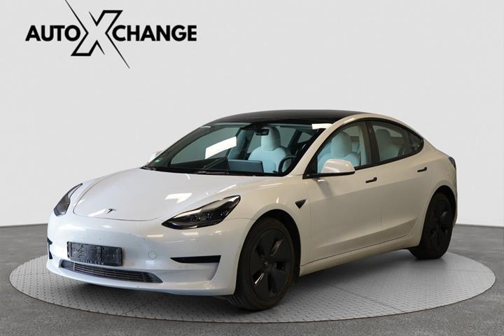 Hvid Tesla Model 3 fra 2021