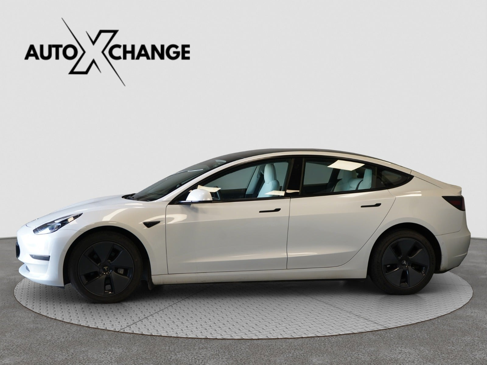 Hvid Tesla Model 3 fra 2021