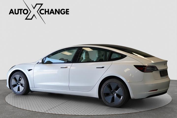 Hvid Tesla Model 3 fra 2021