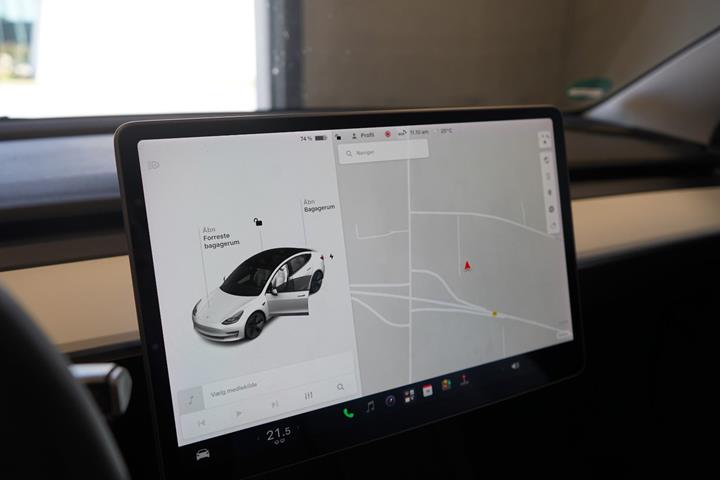 Hvid Tesla Model 3 fra 2021