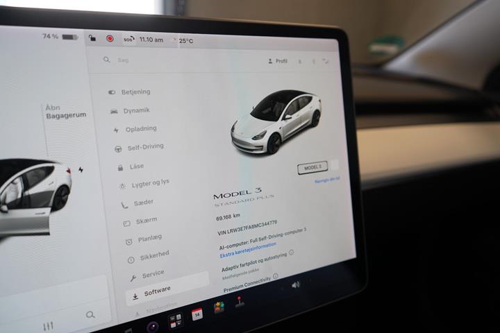 Hvid Tesla Model 3 fra 2021