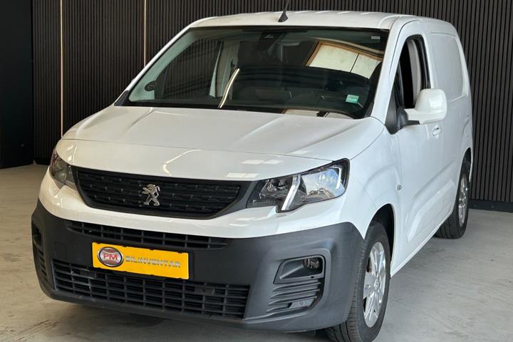 Hvid Peugeot Partner fra 2020