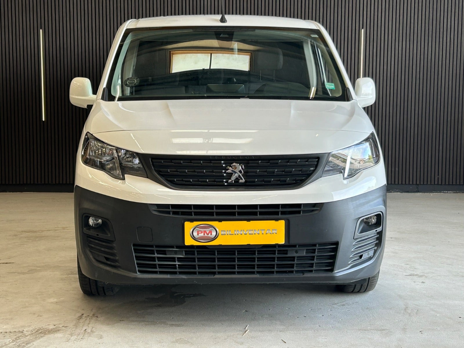 Hvid Peugeot Partner fra 2020