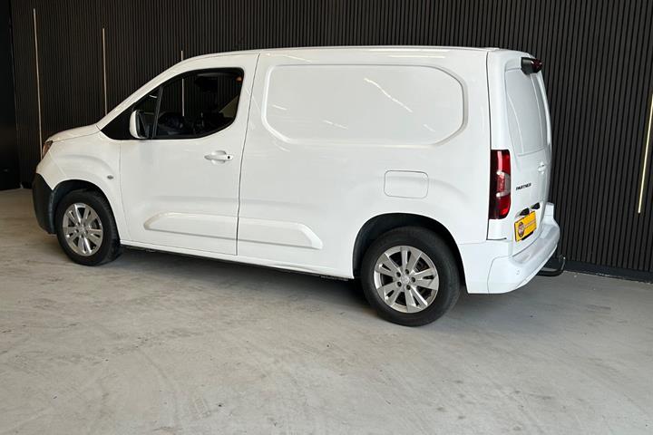 Hvid Peugeot Partner fra 2020