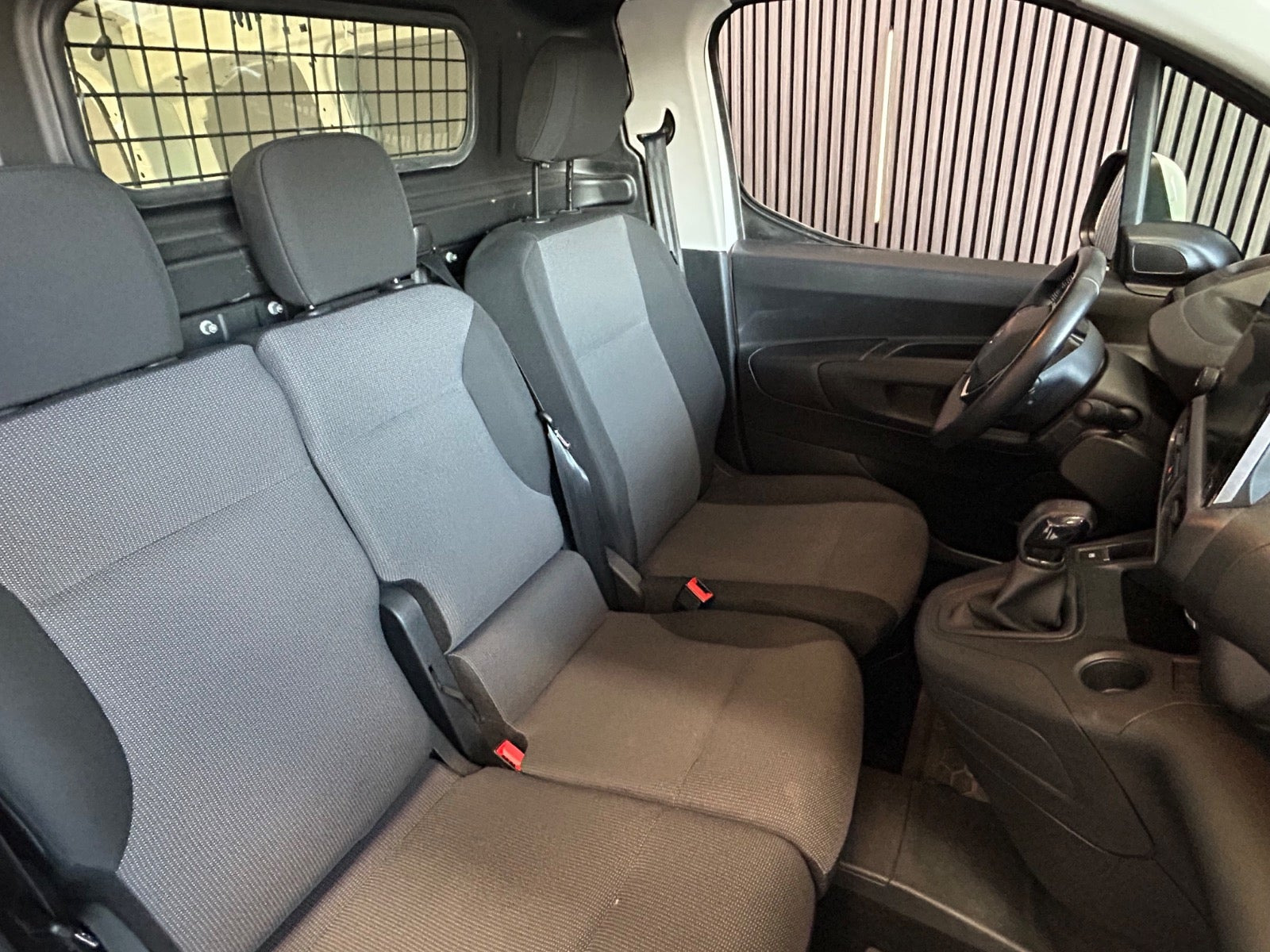 Hvid Peugeot Partner fra 2020