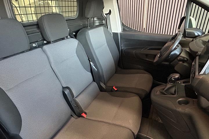 Hvid Peugeot Partner fra 2020