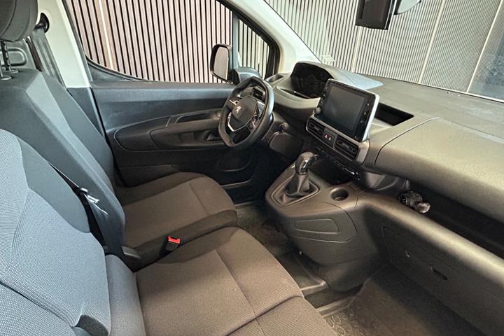 Hvid Peugeot Partner fra 2020