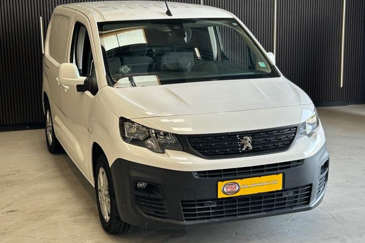 Hvid Peugeot Partner fra 2020