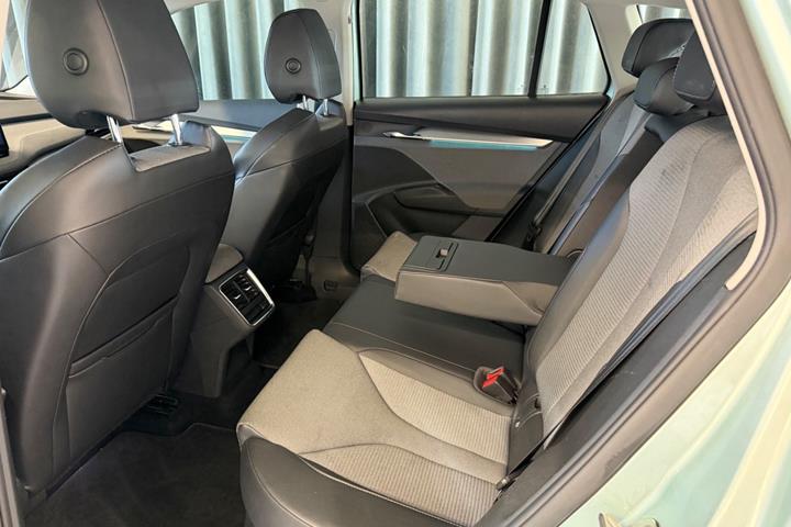 Turquoise Skoda Enyaq fra 2021