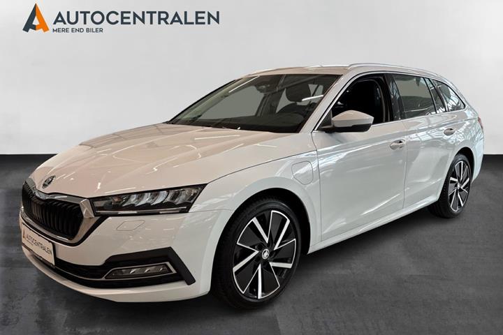 Hvid Skoda Octavia fra 2021