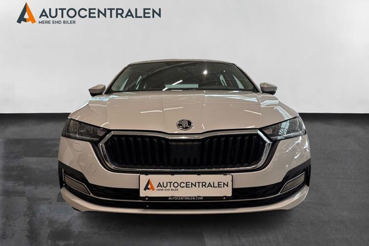 Hvid Skoda Octavia fra 2021
