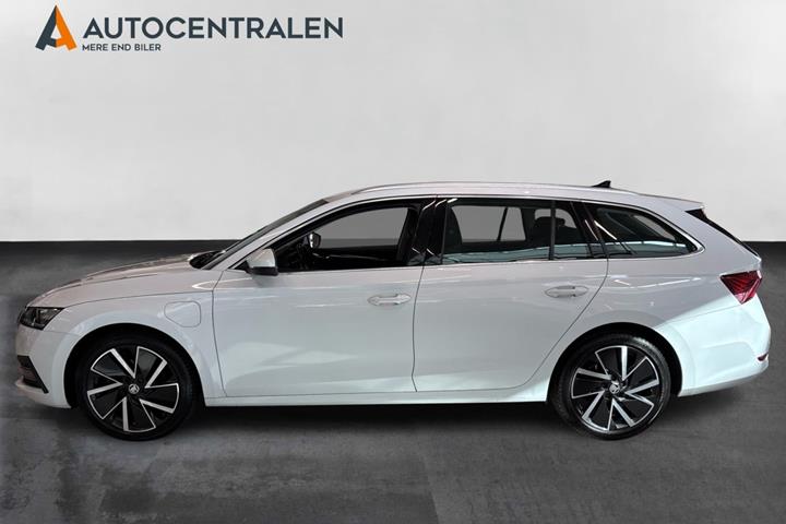 Hvid Skoda Octavia fra 2021