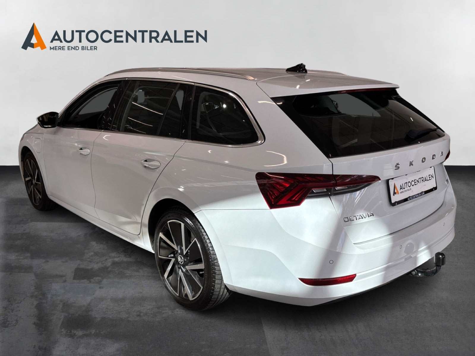 Hvid Skoda Octavia fra 2021